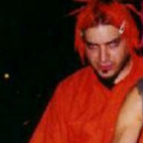 A completely normal man for sale, definitely not a puppet - Picture 5 of 6